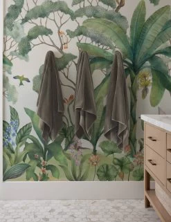 Jungle Wallpaper Mural -Wall Decoration Shop PSW1103RLBathroomVignette 5152 JungleWallpaper SITECROP 07400307 8fcb 4a8b a368 03dc35a06915