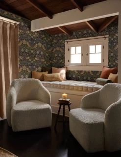 Morris & Co. Strawberry Thief Wallpaper -Wall Decoration Shop PillowGallery2 15399 V2 Swatch SITECROP f0946e50 3c18 4ee7 9b22 e955fa214e7f